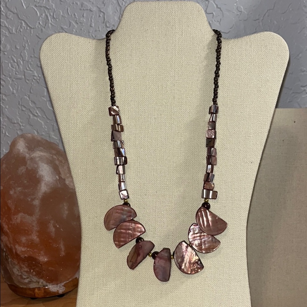 Chic Artsy Earthy Shell Necklace in Brown Natural Tones
